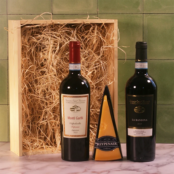 Kaas- en Wijngeschenk Valpolicella – Luxe Geschenk met Italiaanse Wijnen en Reypenaer Kaas in Houten Kist