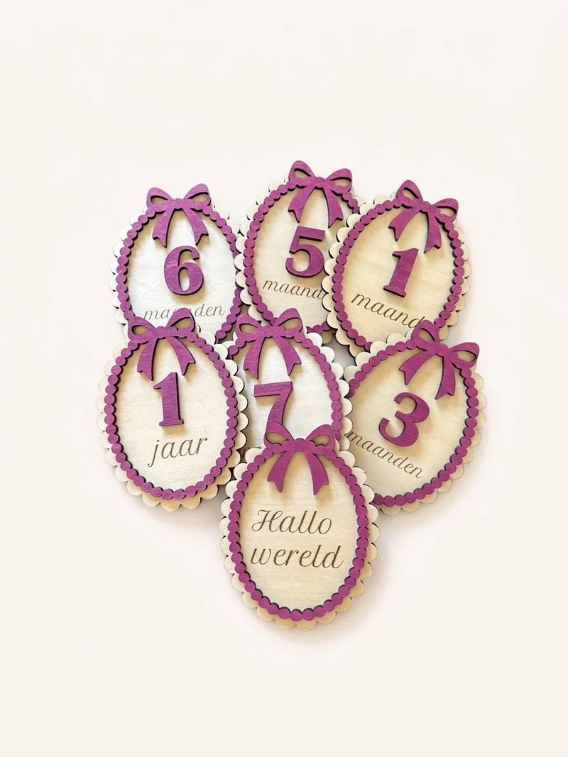 Houten Mijlpaalkaarten – Set van 13 Stuks met Paarse strik