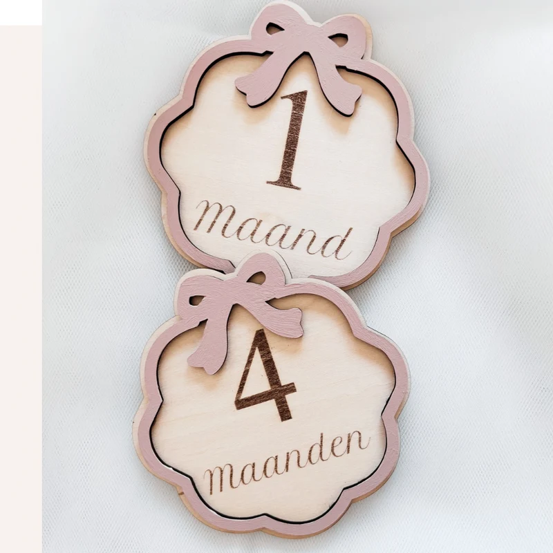 Houten mijlpaalkaarten met strik