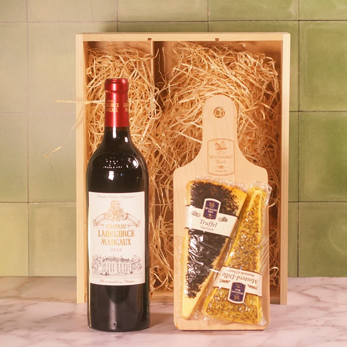 Luxe Kaas- en Wijngeschenk Margaux – Geschenk met Château Labegorce 2019 en Wyngaard Kaas in Houten Kist
