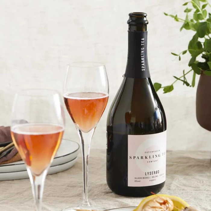 Sparkling Tea LYSERØD 0% – Alcoholvrije Mousserende Thee uit Denemarken – Fruitig en Elegant