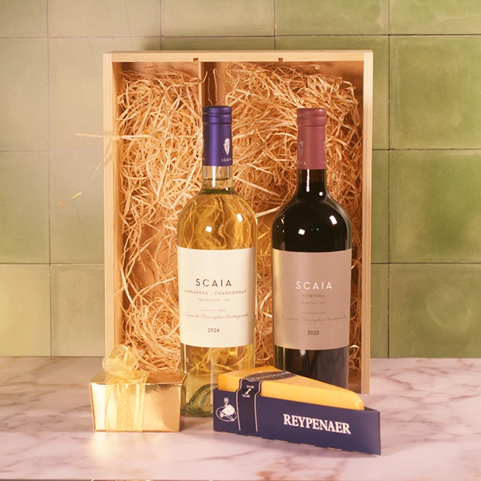 Wijngeschenk Italië Rood-Wit – Geschenk met Italiaanse Wijnen, Bonbons en Reypenaer Kaas in Houten Kist