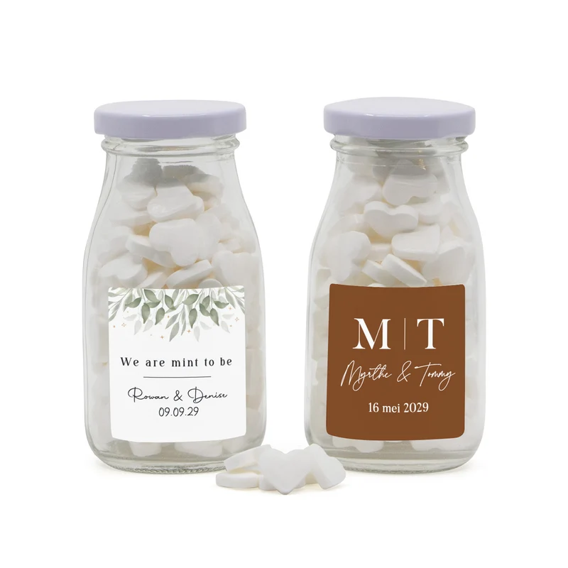 Glazen melkflesje met snoep - Trouwen