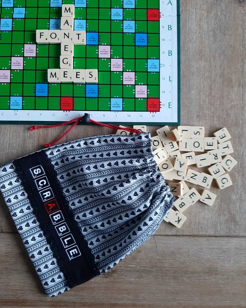 Scrabble zak Zeeuws schortenbont met zwarte band