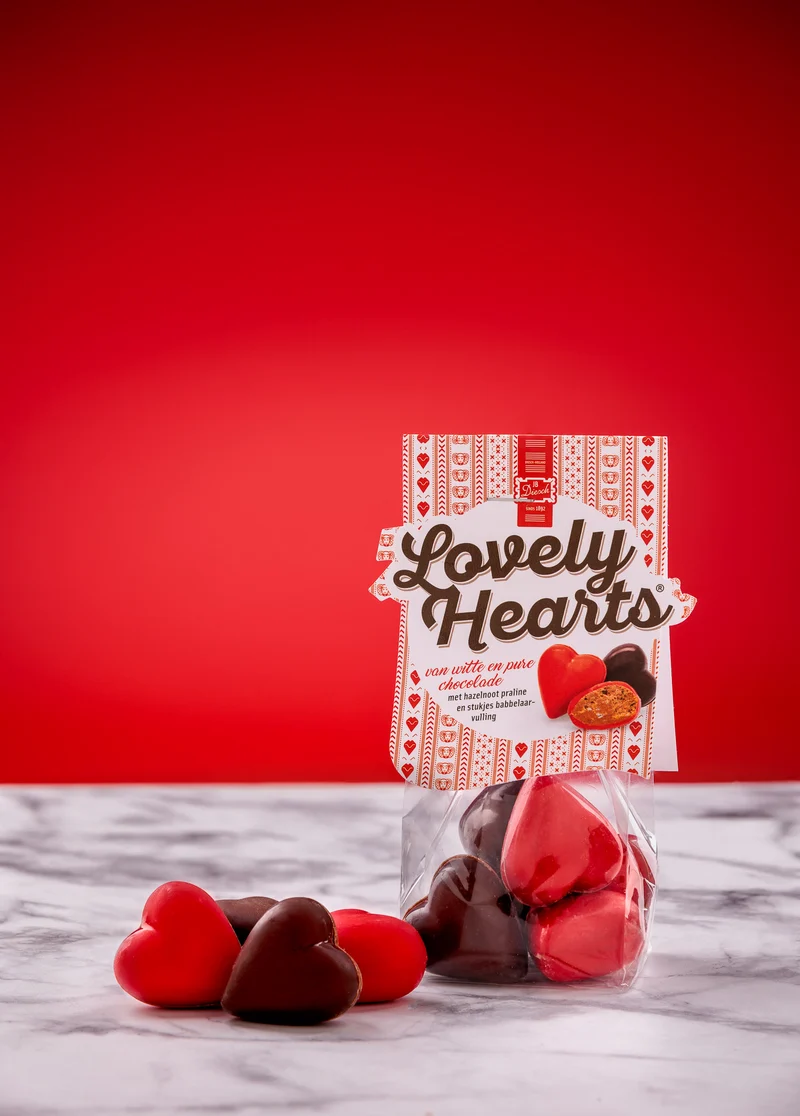 Lovely hearts chocolade met stukjes Babbelaar en Praliné 100 gr.