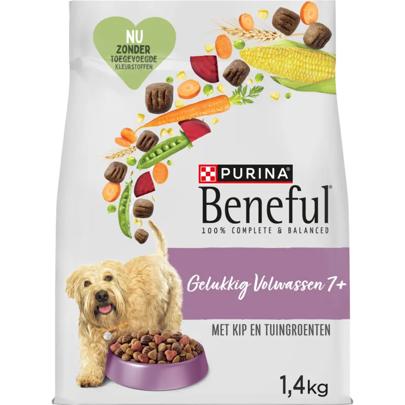 Beneful Gelukkig volwassen senior met kip