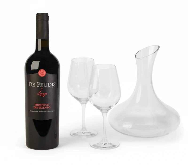 Rode Wijn De Feudis Primitivo del Salento met decanteerkaraf en glazen