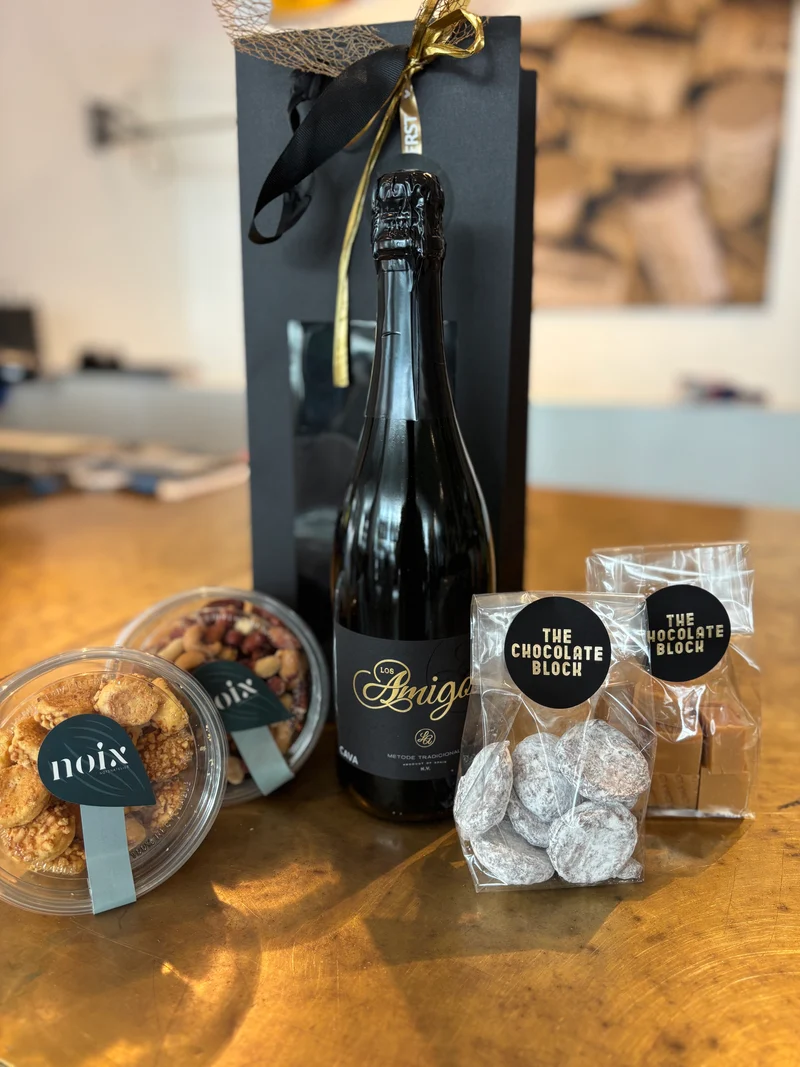 Cava met delicatessen in Luxe Draagtas