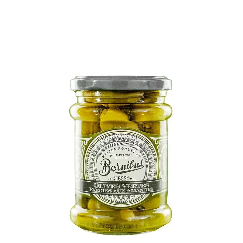 Groene olijven gevuld met amandelen