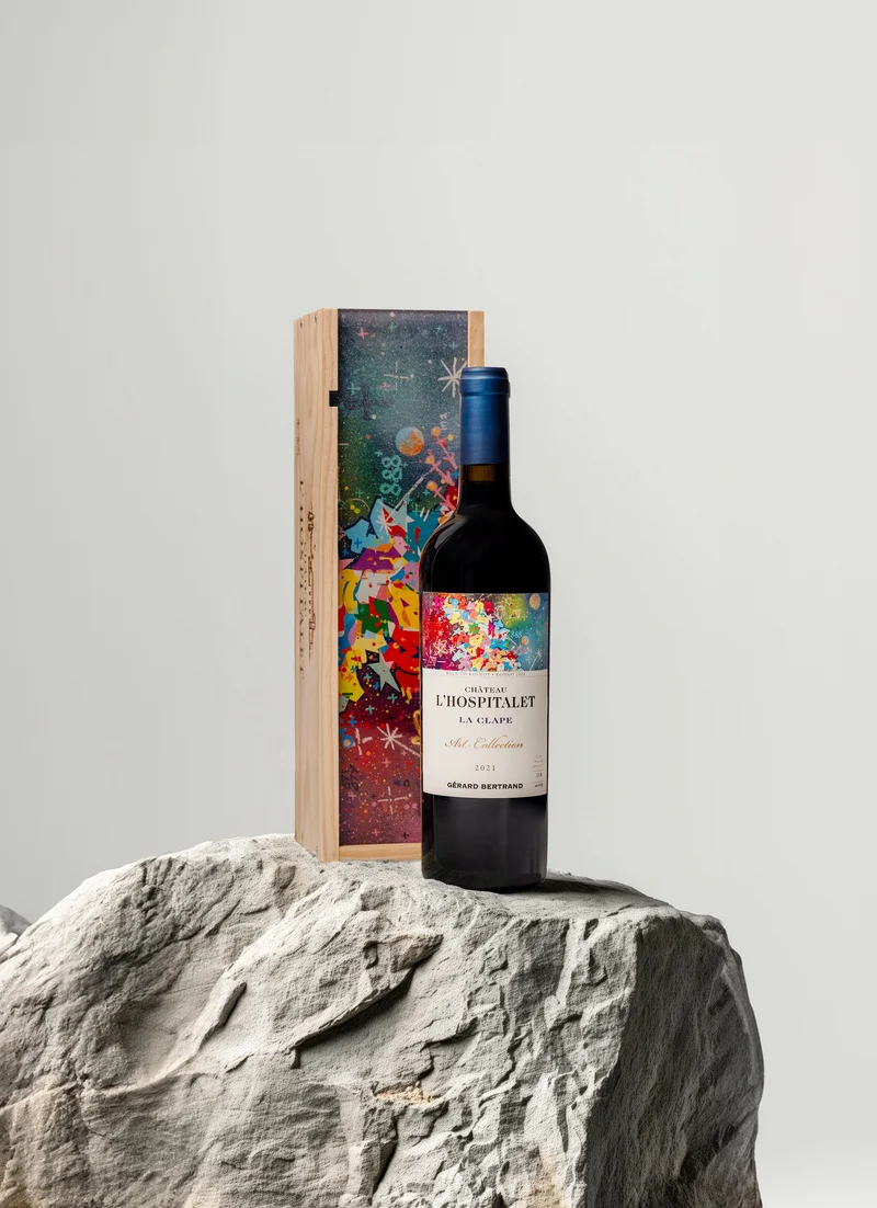 Château l'Hospitalet art collection Coffret unitaire 75cl vin rouge La Clape 2021 édtion limitée "Back To Kosmos" par Cyril Kongo